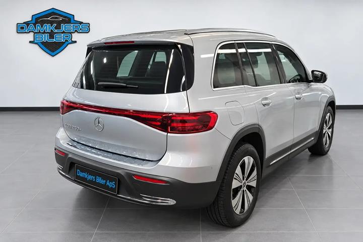 Sølv Mercedes EQB250+ fra 2025