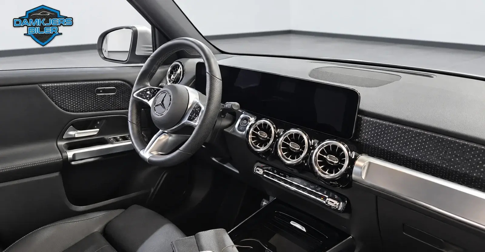 Sølv Mercedes EQB250+ fra 2025