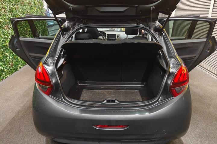 undefined Peugeot 208 fra 2017