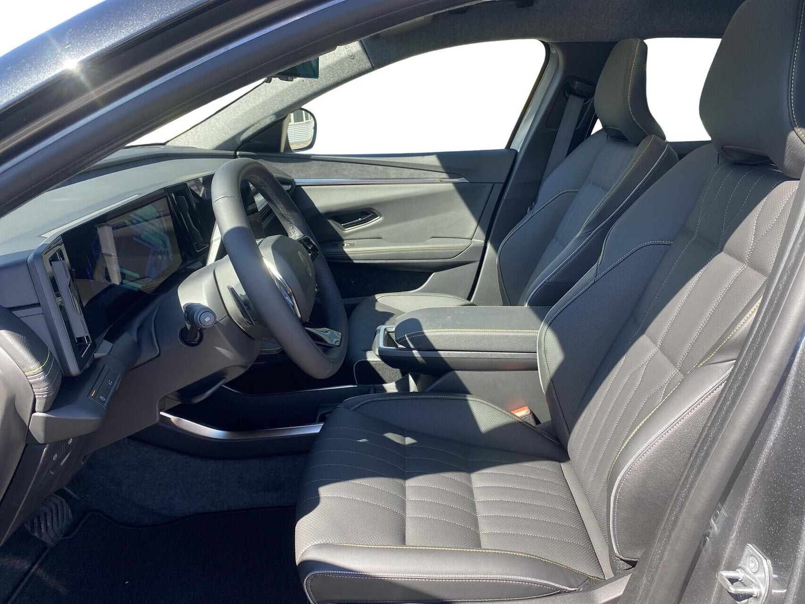 Grå Renault Scenic E-Tech fra 2026