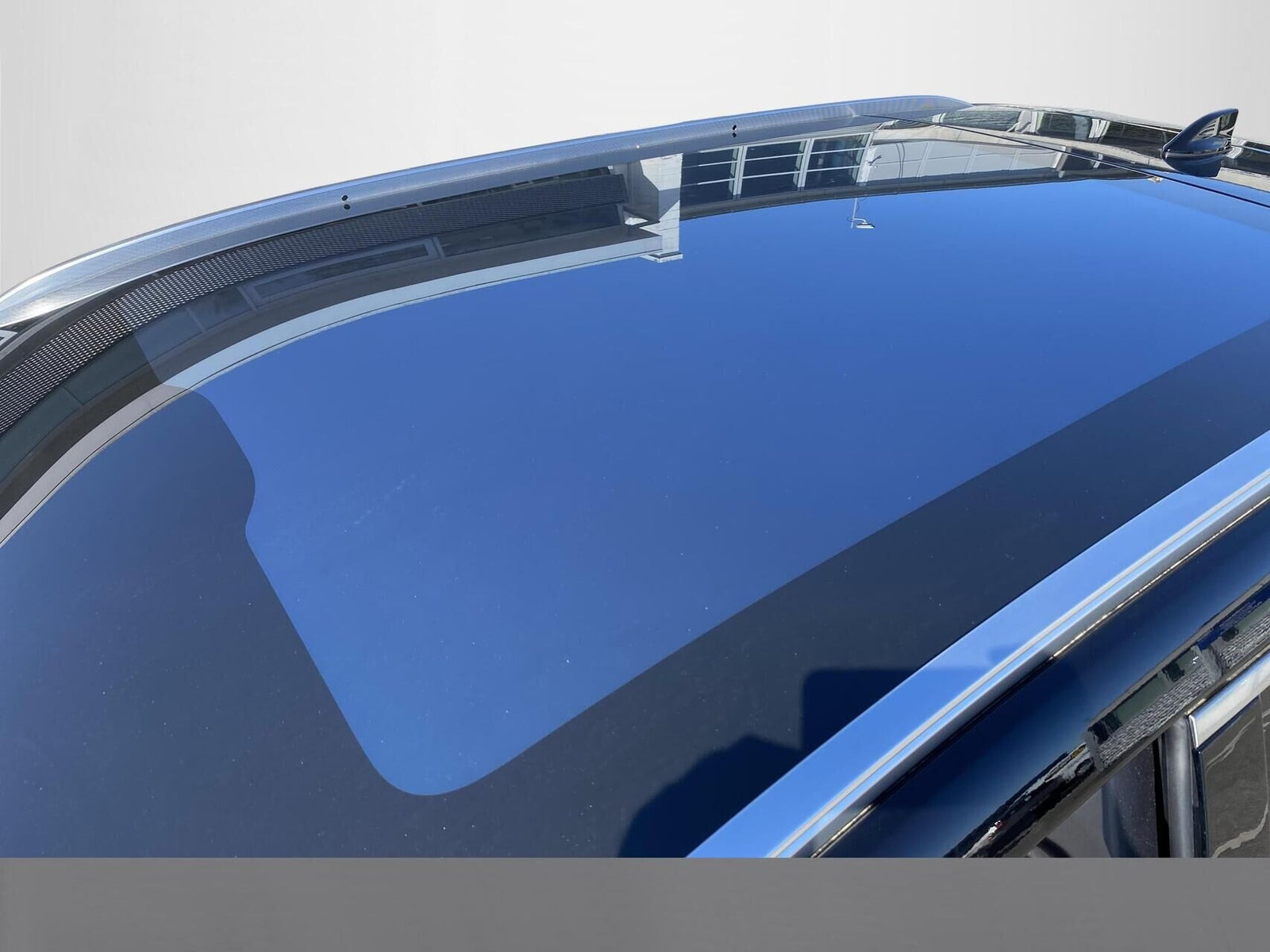 Grå Renault Scenic E-Tech fra 2026