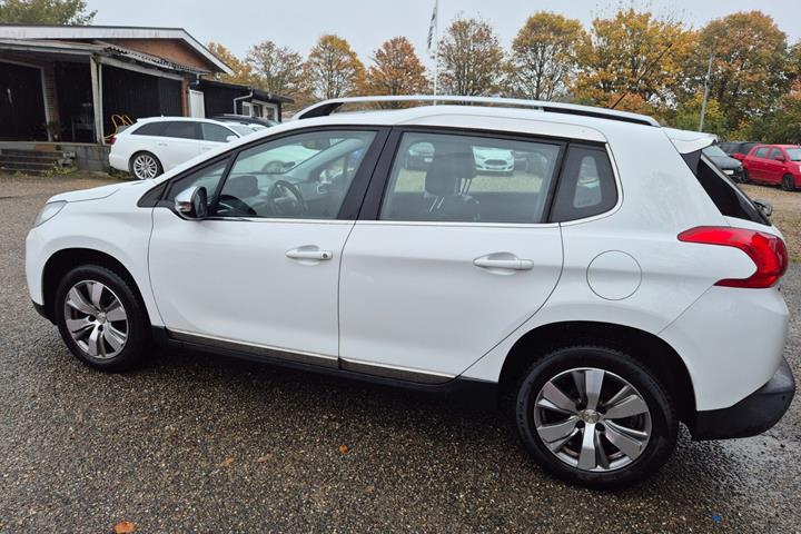 Grøn Peugeot 2008 fra 2016