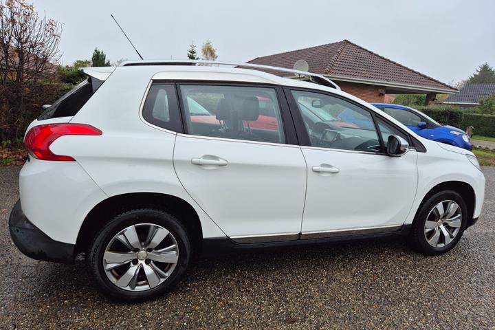 Grøn Peugeot 2008 fra 2016