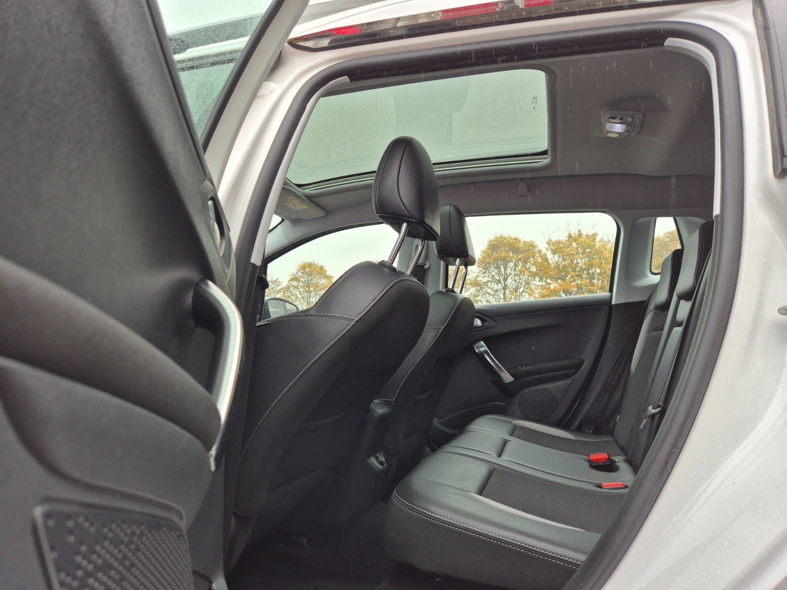 Grøn Peugeot 2008 fra 2016