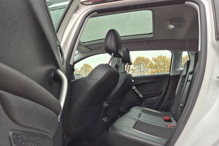 Grøn Peugeot 2008 fra 2016