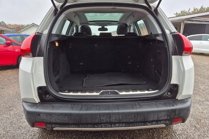 Grøn Peugeot 2008 fra 2016