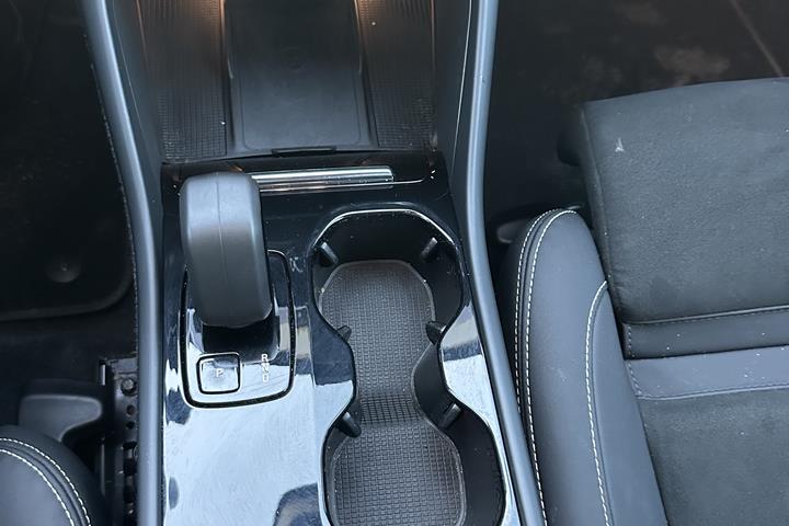 Grå Volvo XC40 fra 2024