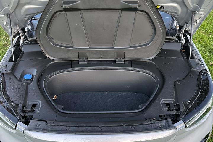 Grå Volvo XC40 fra 2024