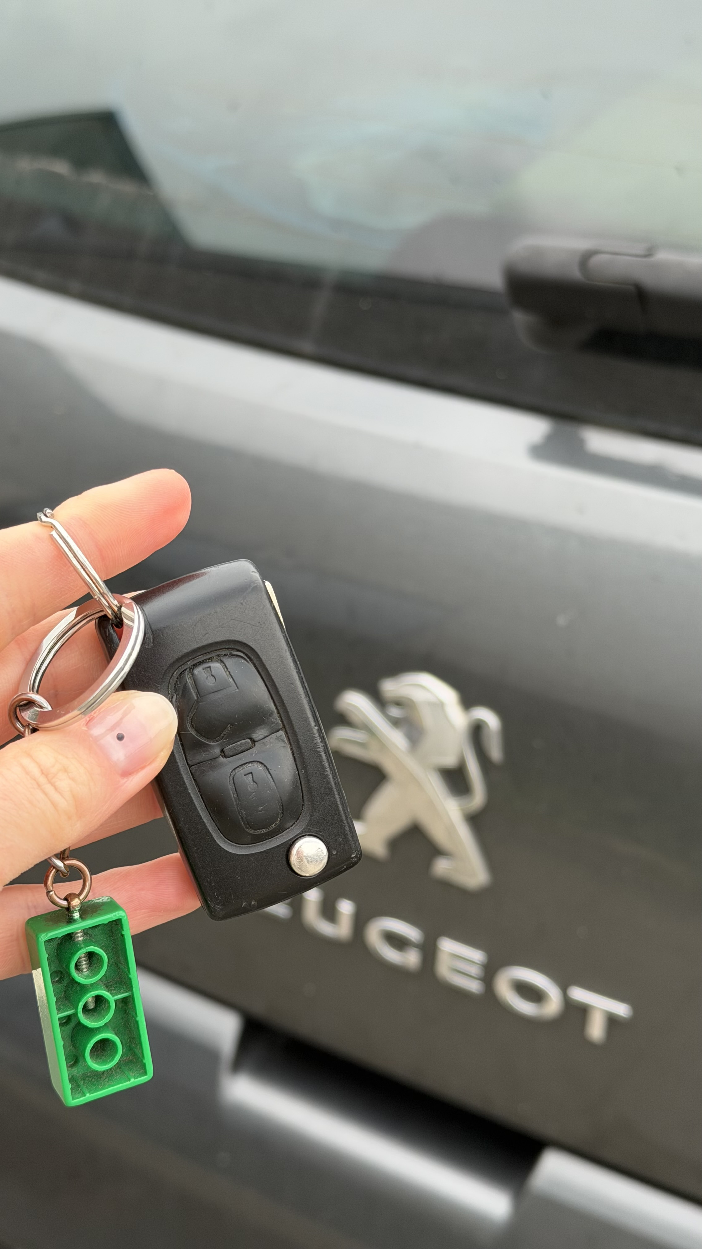 Grå Peugeot 3008 fra 2015