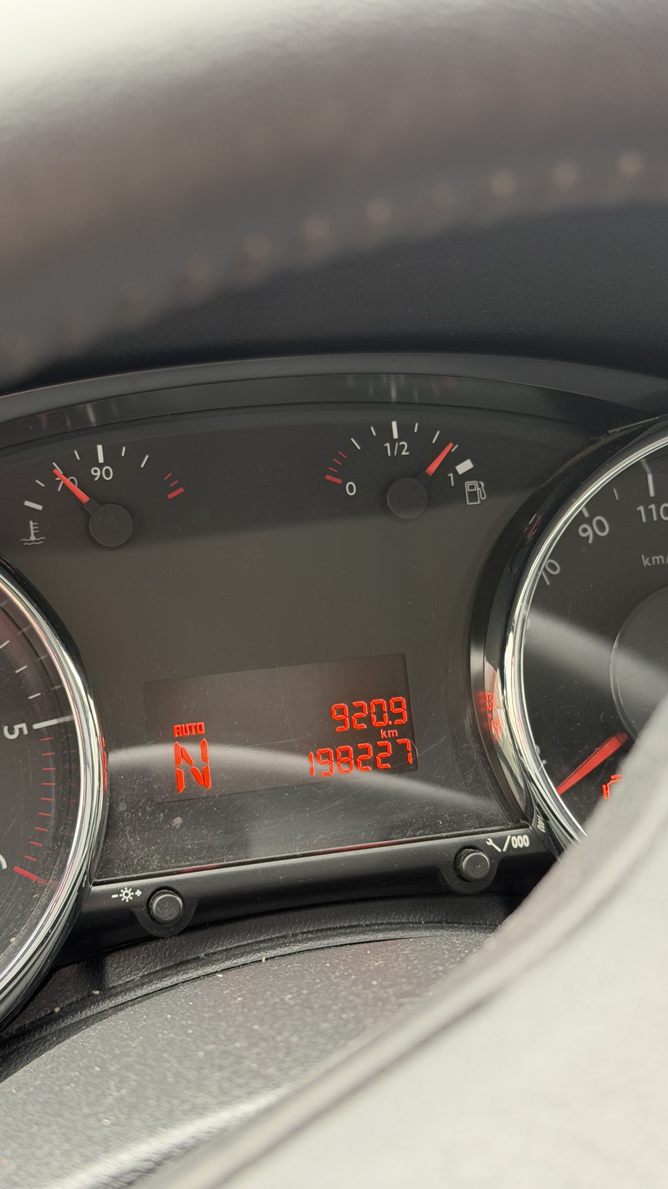 Grå Peugeot 3008 fra 2015