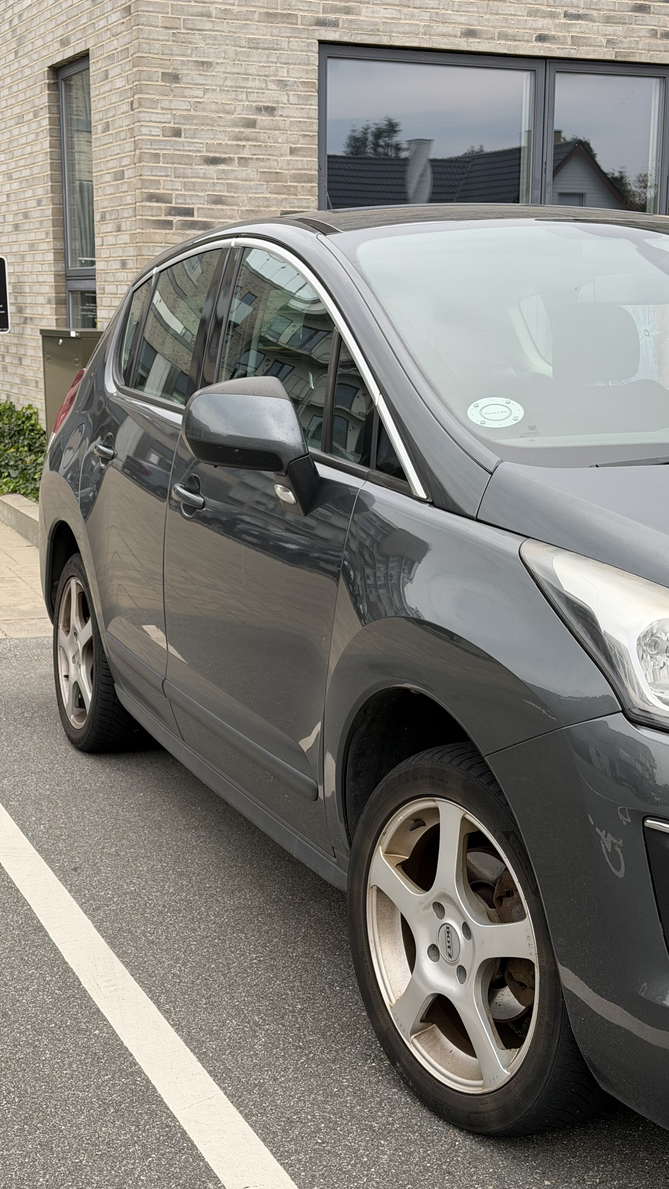 Grå Peugeot 3008 fra 2015