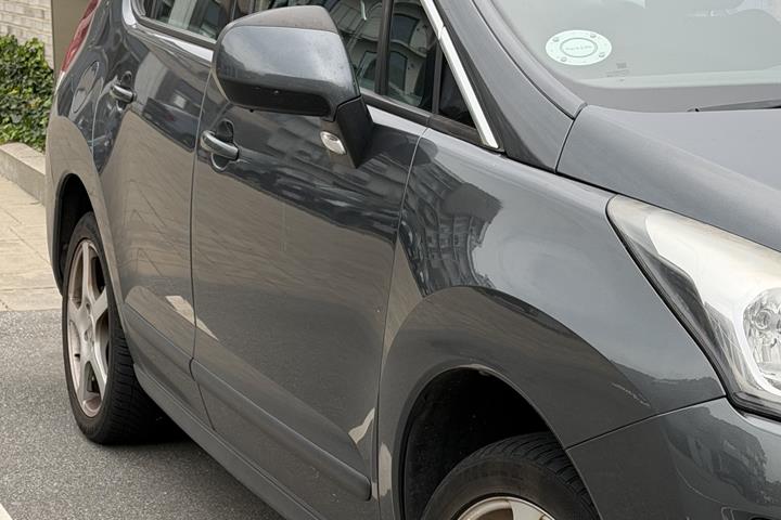 Grå Peugeot 3008 fra 2015