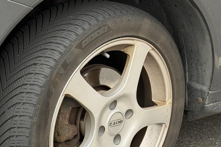 Grå Peugeot 3008 fra 2015