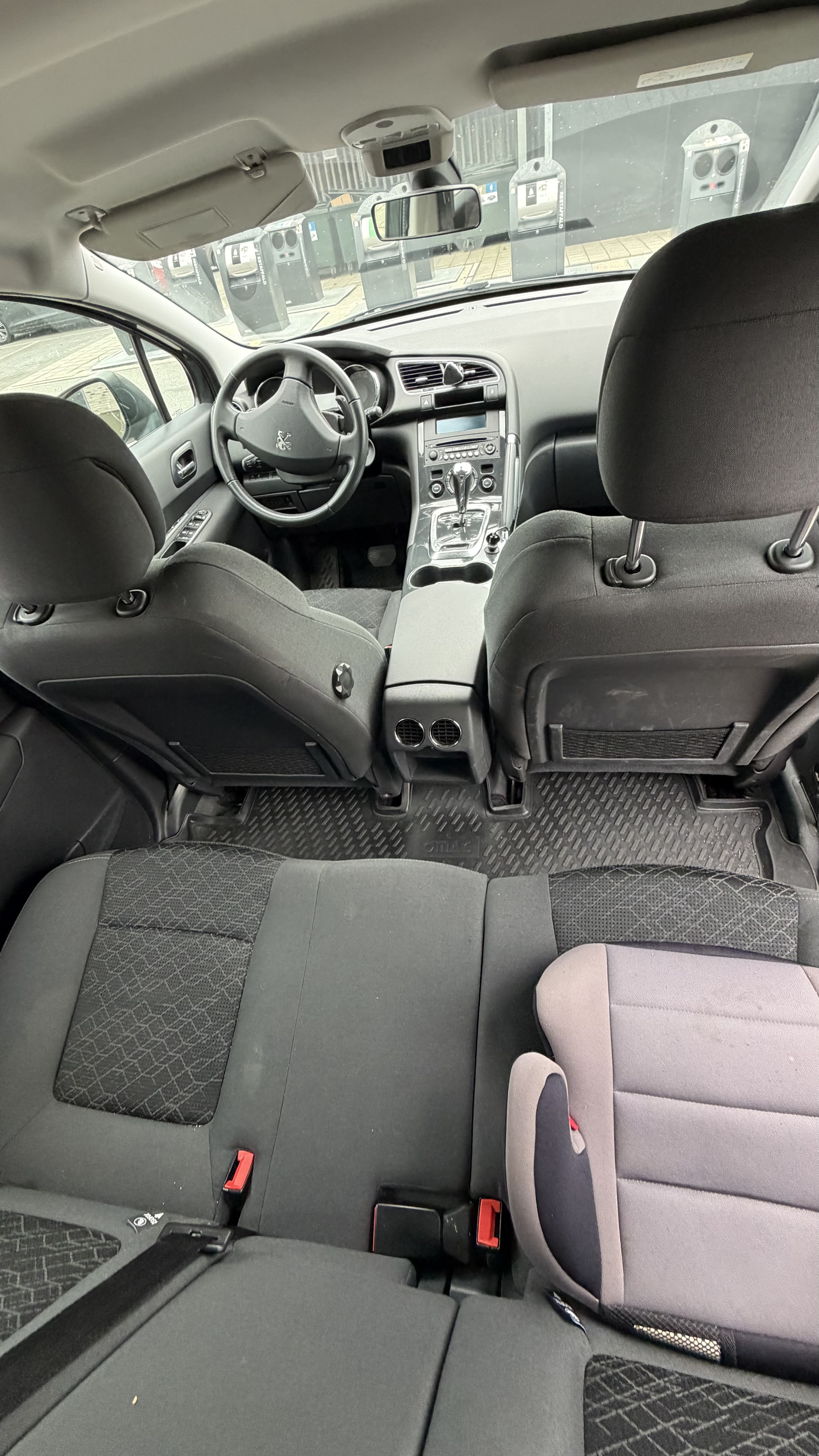 Grå Peugeot 3008 fra 2015