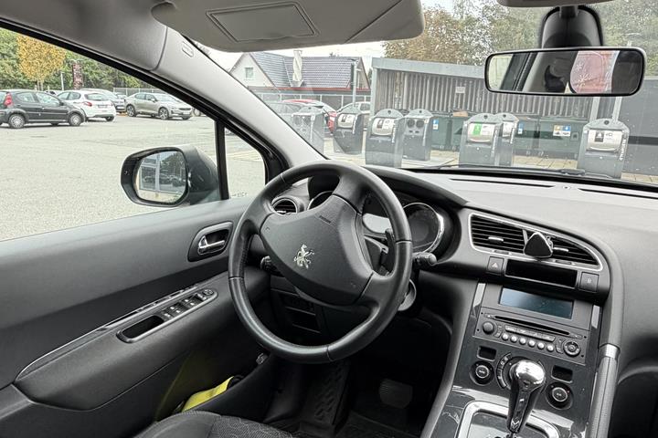 Grå Peugeot 3008 fra 2015