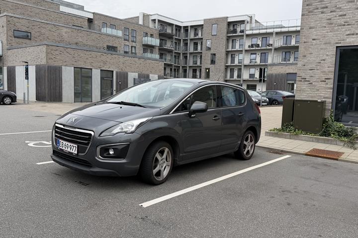 Grå Peugeot 3008 fra 2015