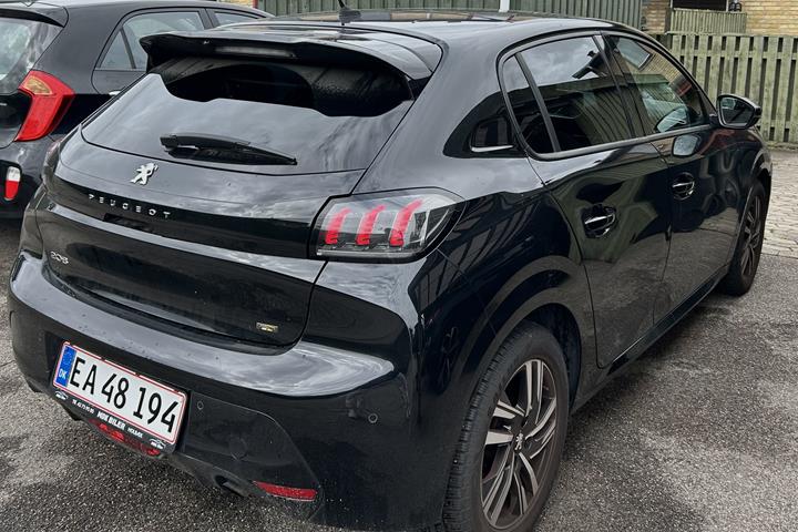 Sort Peugeot 208 fra 2020