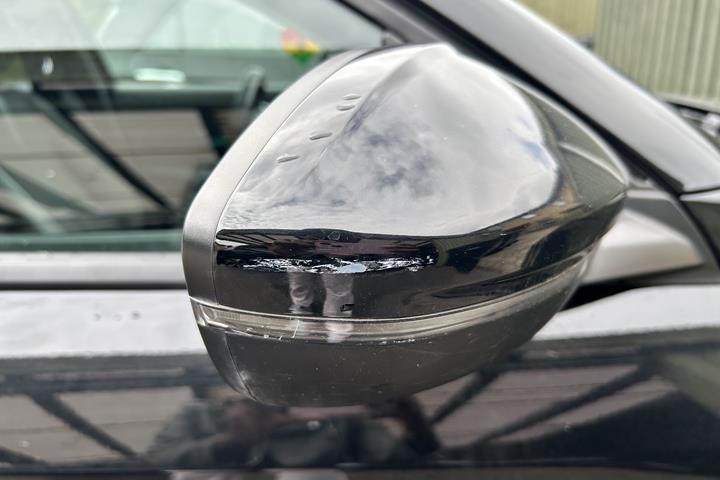 Sort Peugeot 208 fra 2020