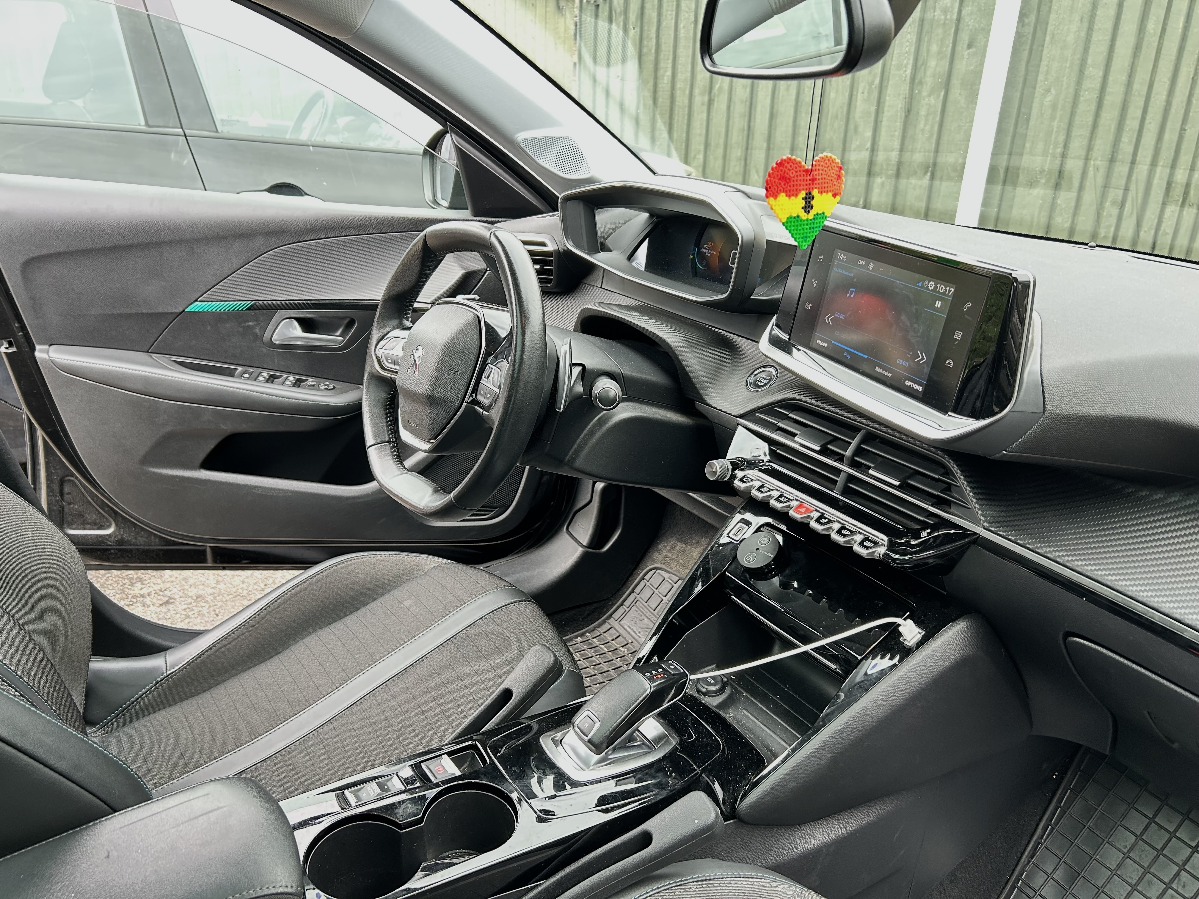 Sort Peugeot 208 fra 2020