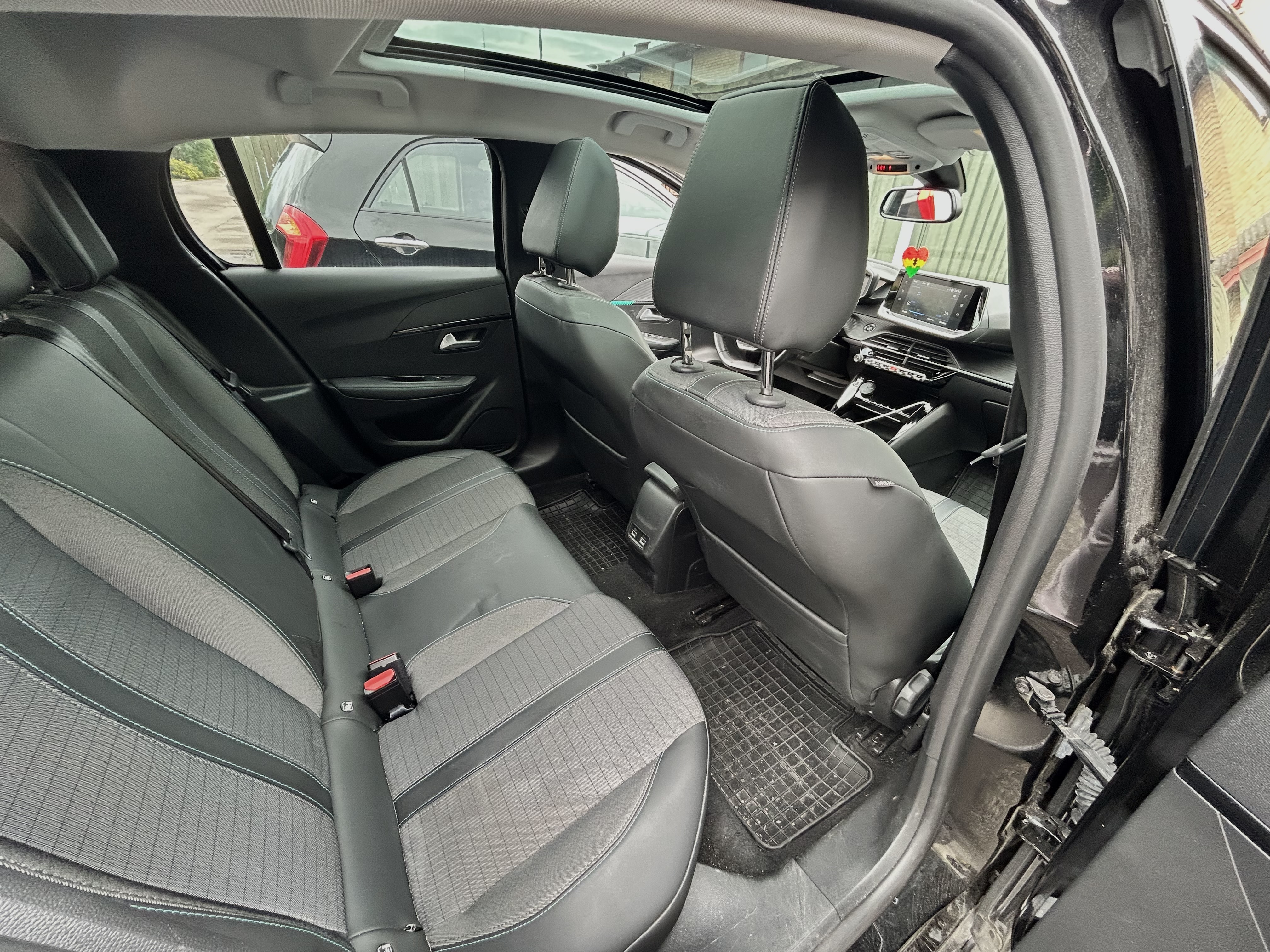 Sort Peugeot 208 fra 2020