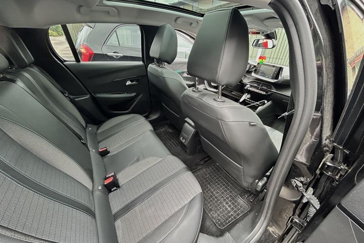 Sort Peugeot 208 fra 2020