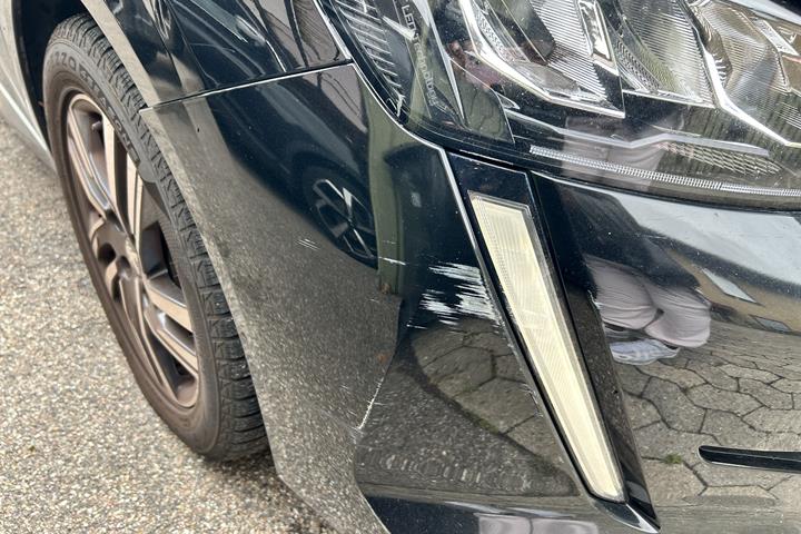 Sort Peugeot 208 fra 2020