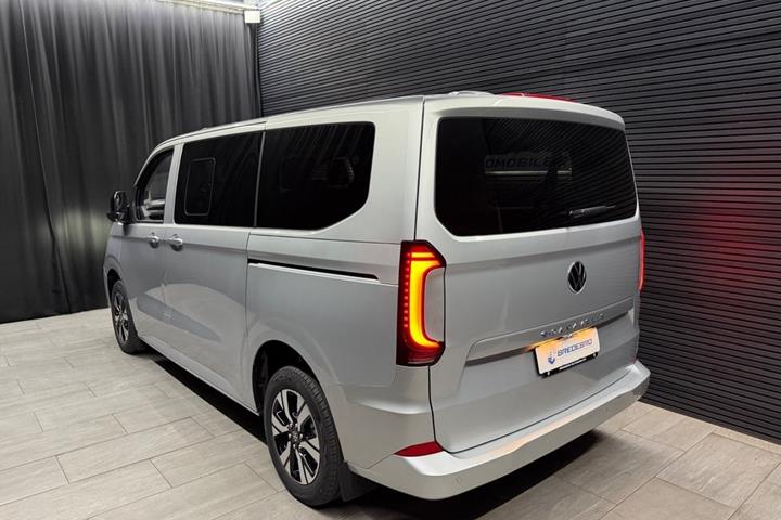 Sølv VW e-Caravelle fra 2025