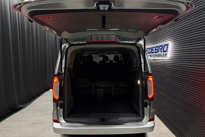Sølv VW e-Caravelle fra 2025