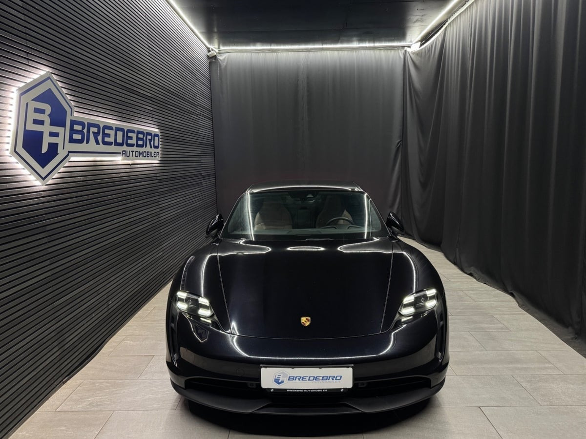 Sort Porsche Taycan fra 2023