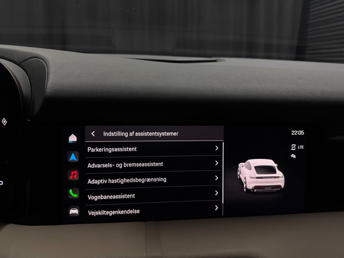 Sort Porsche Taycan fra 2023
