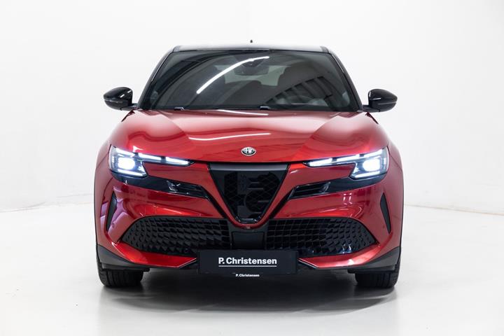 Rød Alfa Romeo Junior fra 2025