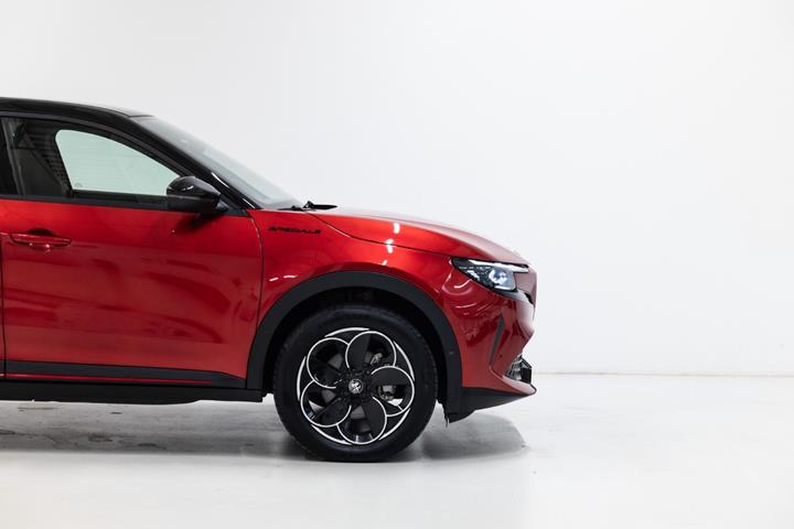 Rød Alfa Romeo Junior fra 2025