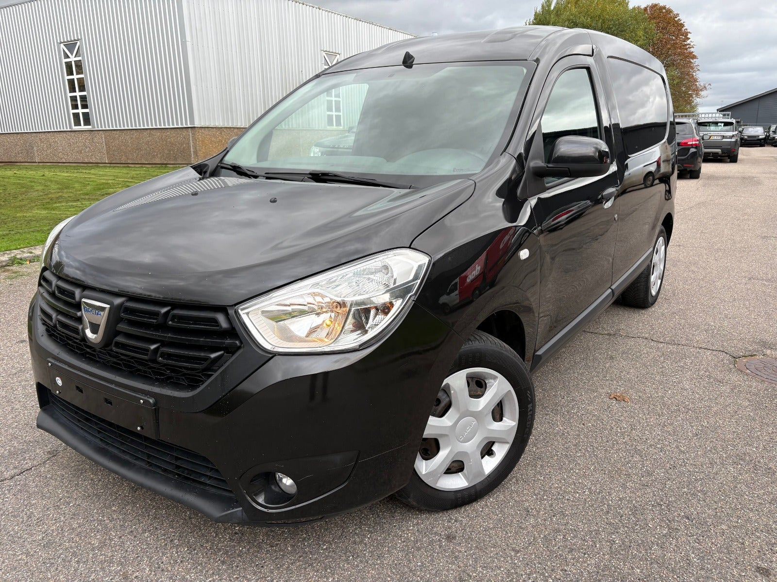 Sort Dacia Dokker fra 2018
