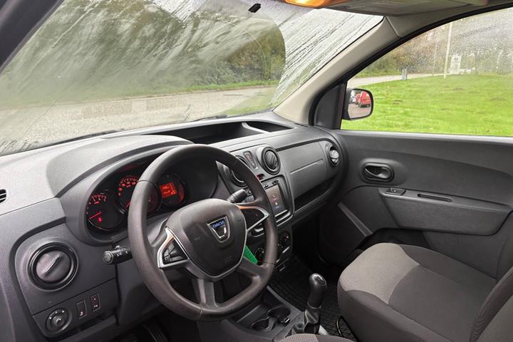 Sort Dacia Dokker fra 2018