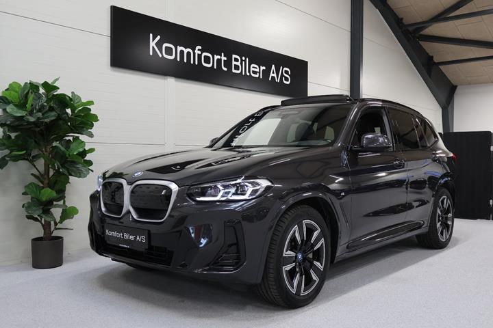 Grå BMW iX3 fra 2023