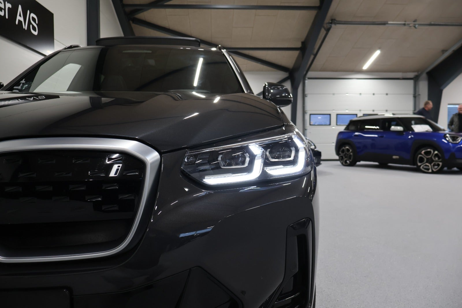 Grå BMW iX3 fra 2023