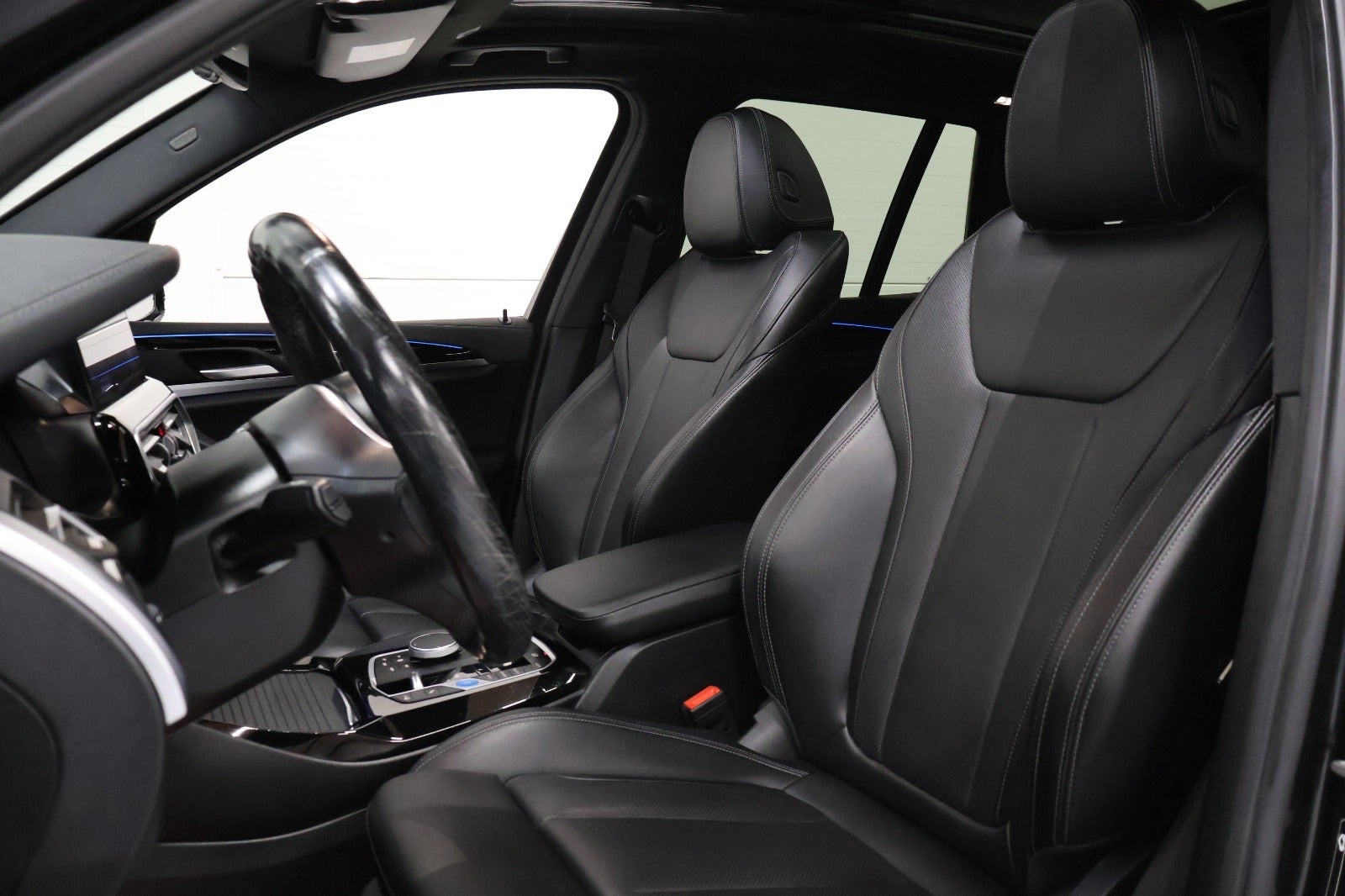 Grå BMW iX3 fra 2023