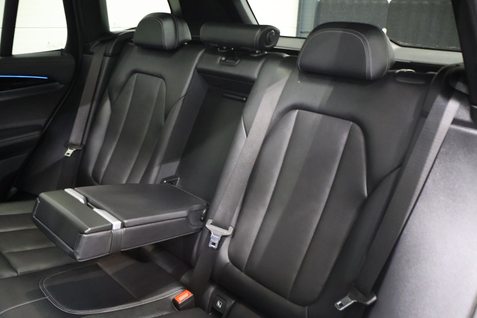 Grå BMW iX3 fra 2023