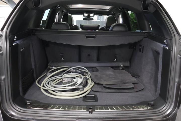 Grå BMW iX3 fra 2023