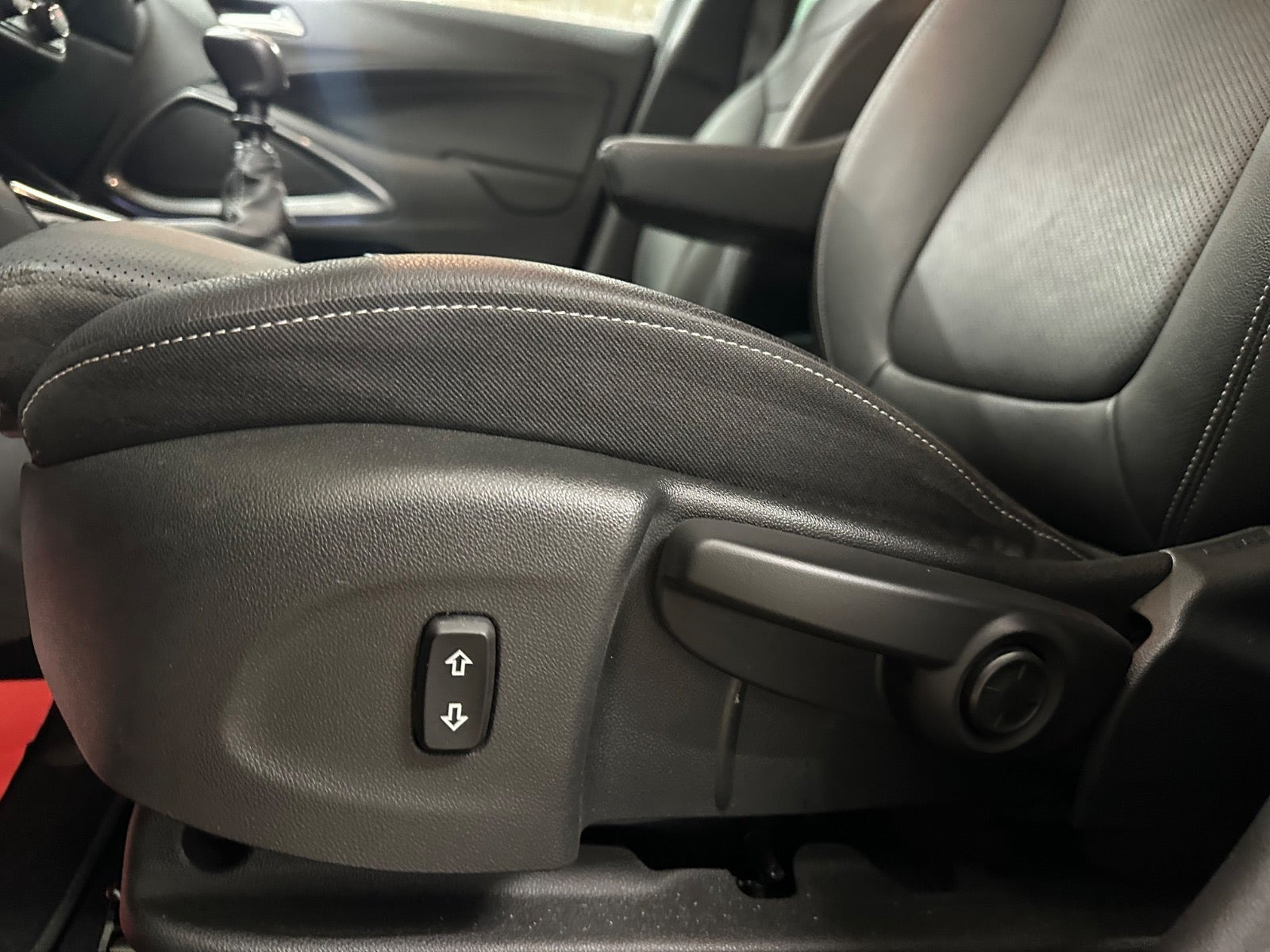 Sort Opel Crossland fra 2021