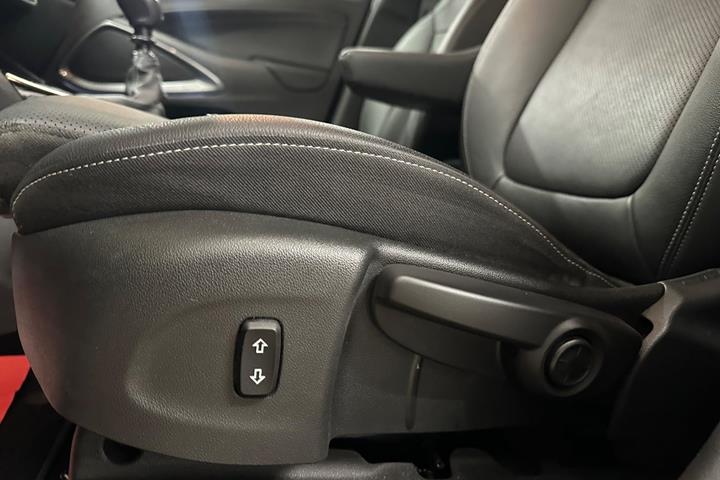 Sort Opel Crossland fra 2021