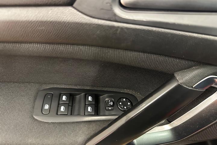 Sort Peugeot 308 fra 2020