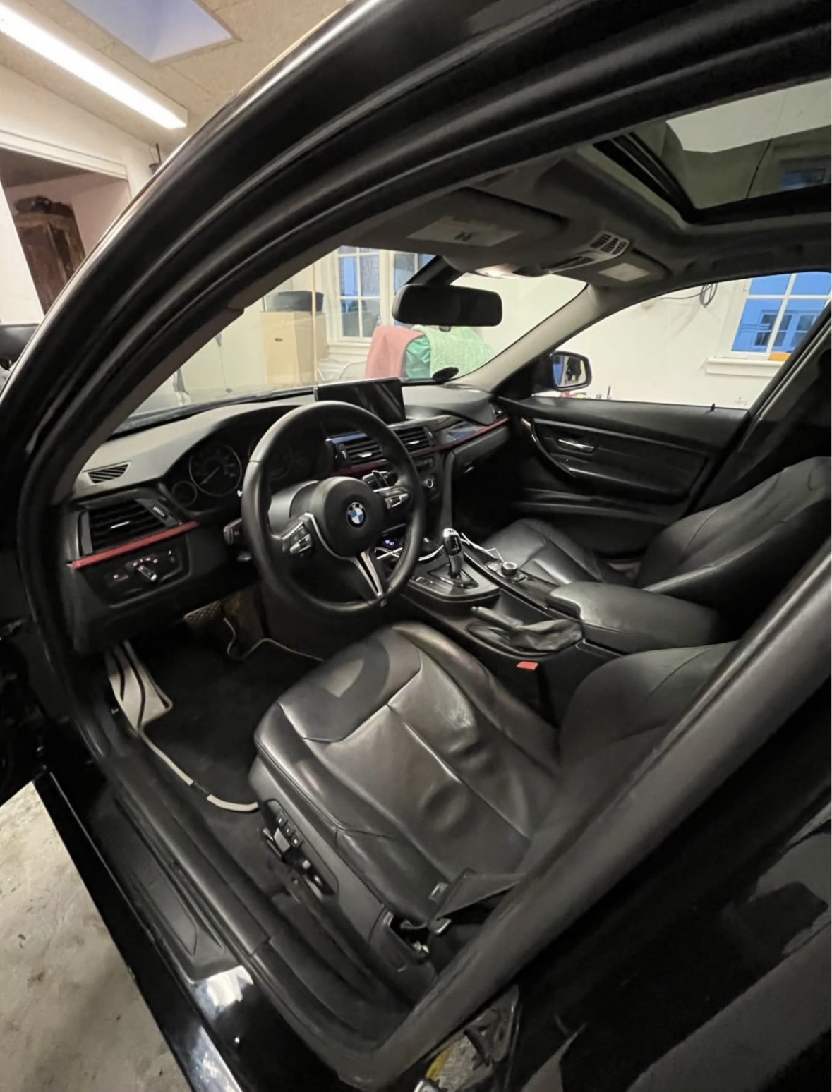 Sort BMW 328 fra 2013