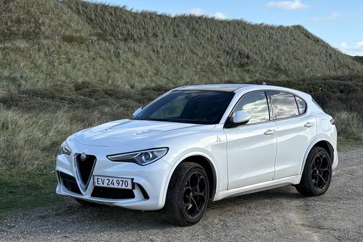 Hvid Alfa Romeo Stelvio fra 2019