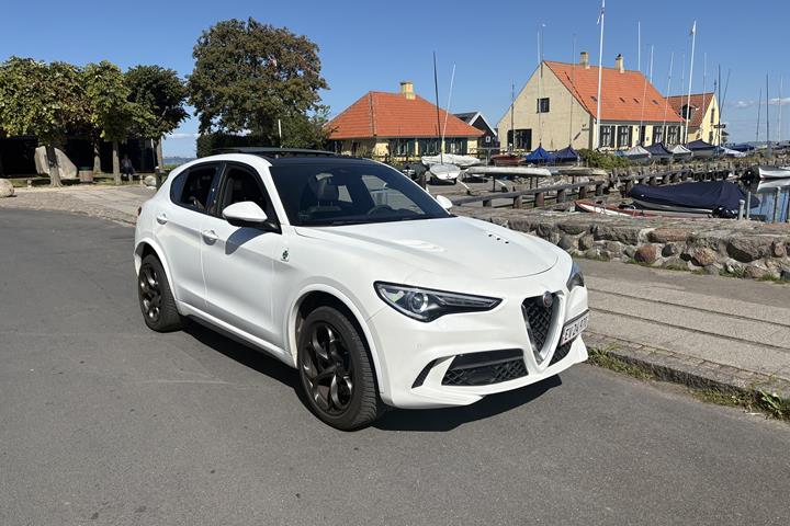 Hvid Alfa Romeo Stelvio fra 2019