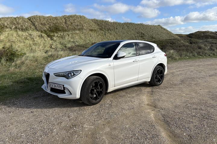 Hvid Alfa Romeo Stelvio fra 2019