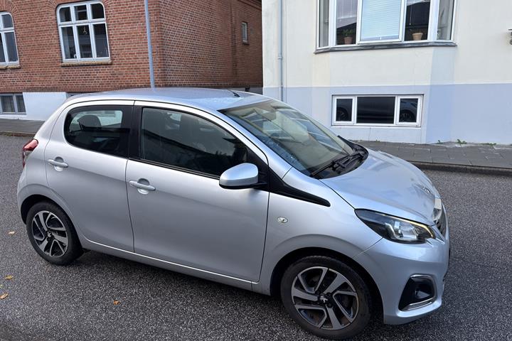 Grå Peugeot 108 fra 2016