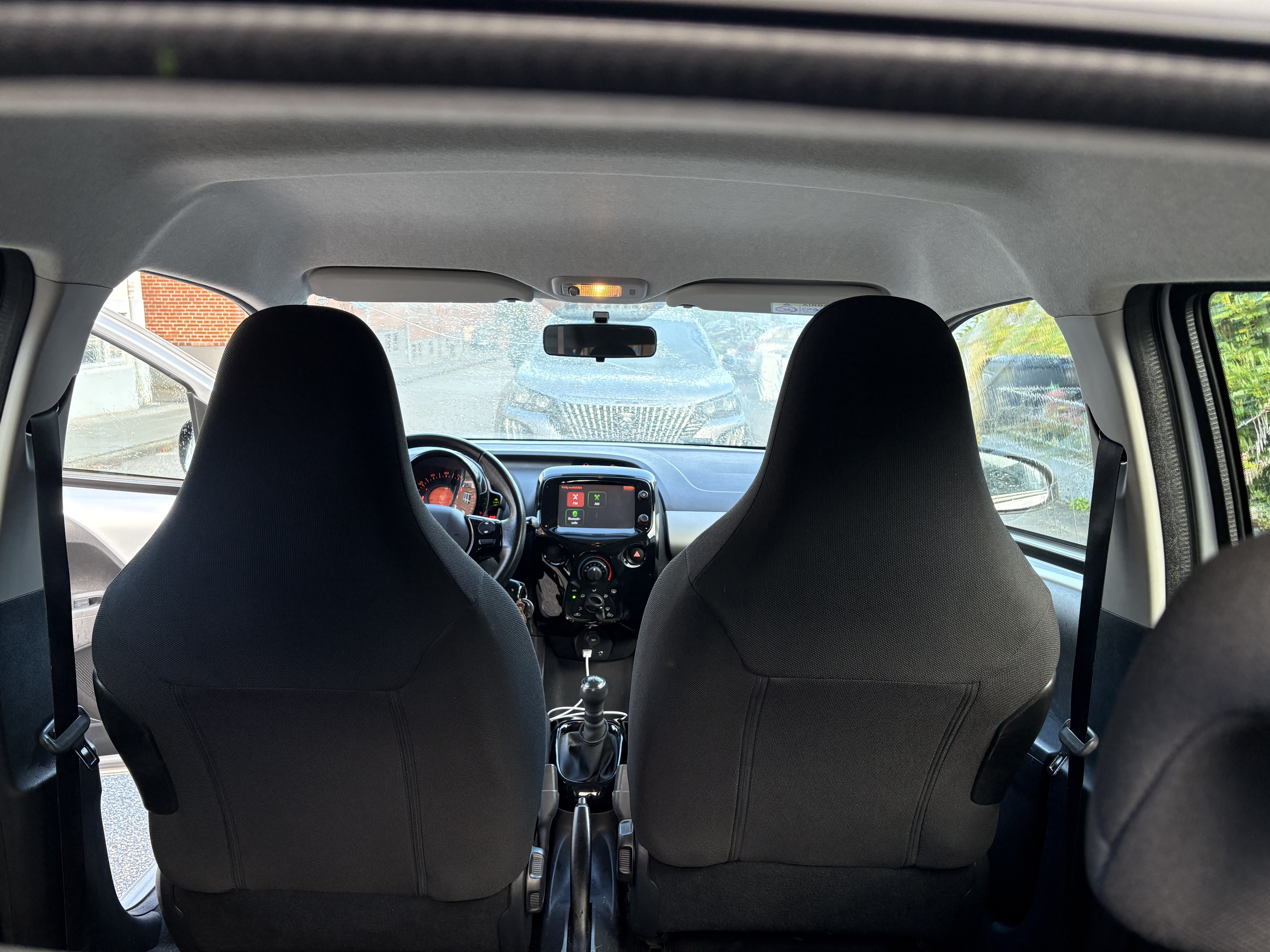 Grå Peugeot 108 fra 2016
