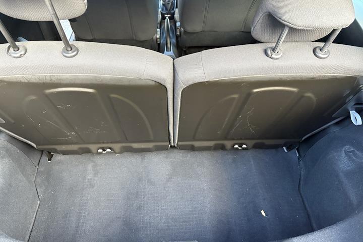 Grå Peugeot 108 fra 2016