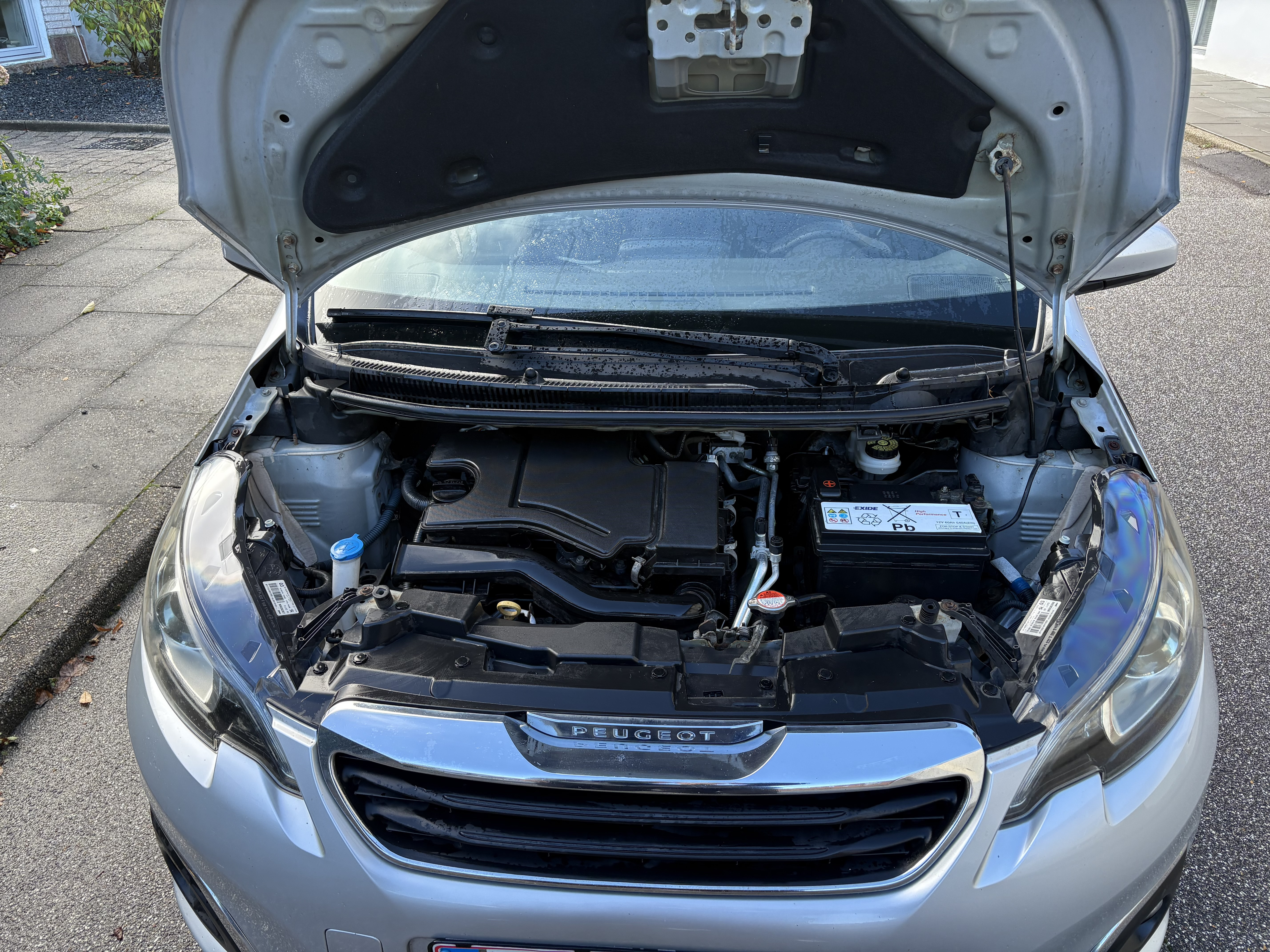 Grå Peugeot 108 fra 2016